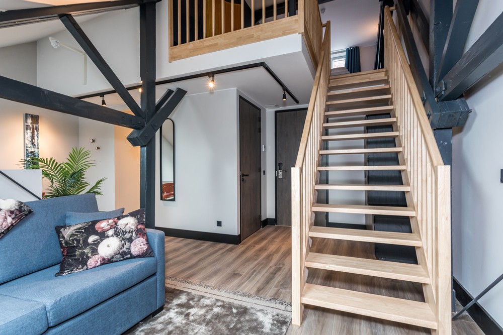 merici-split-level-room