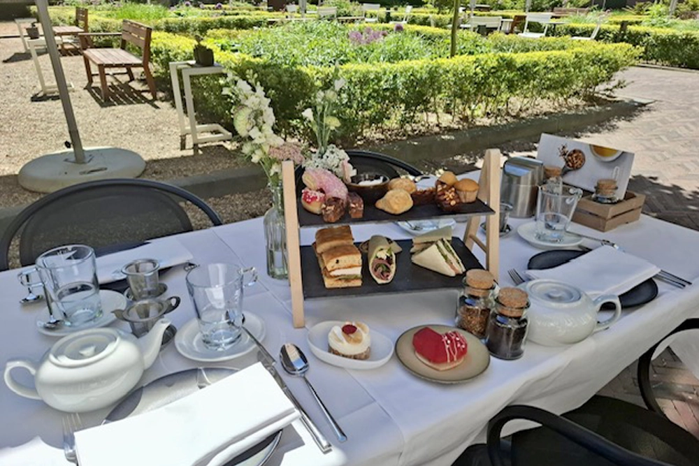 img-mericis-sunday-high-tea-2